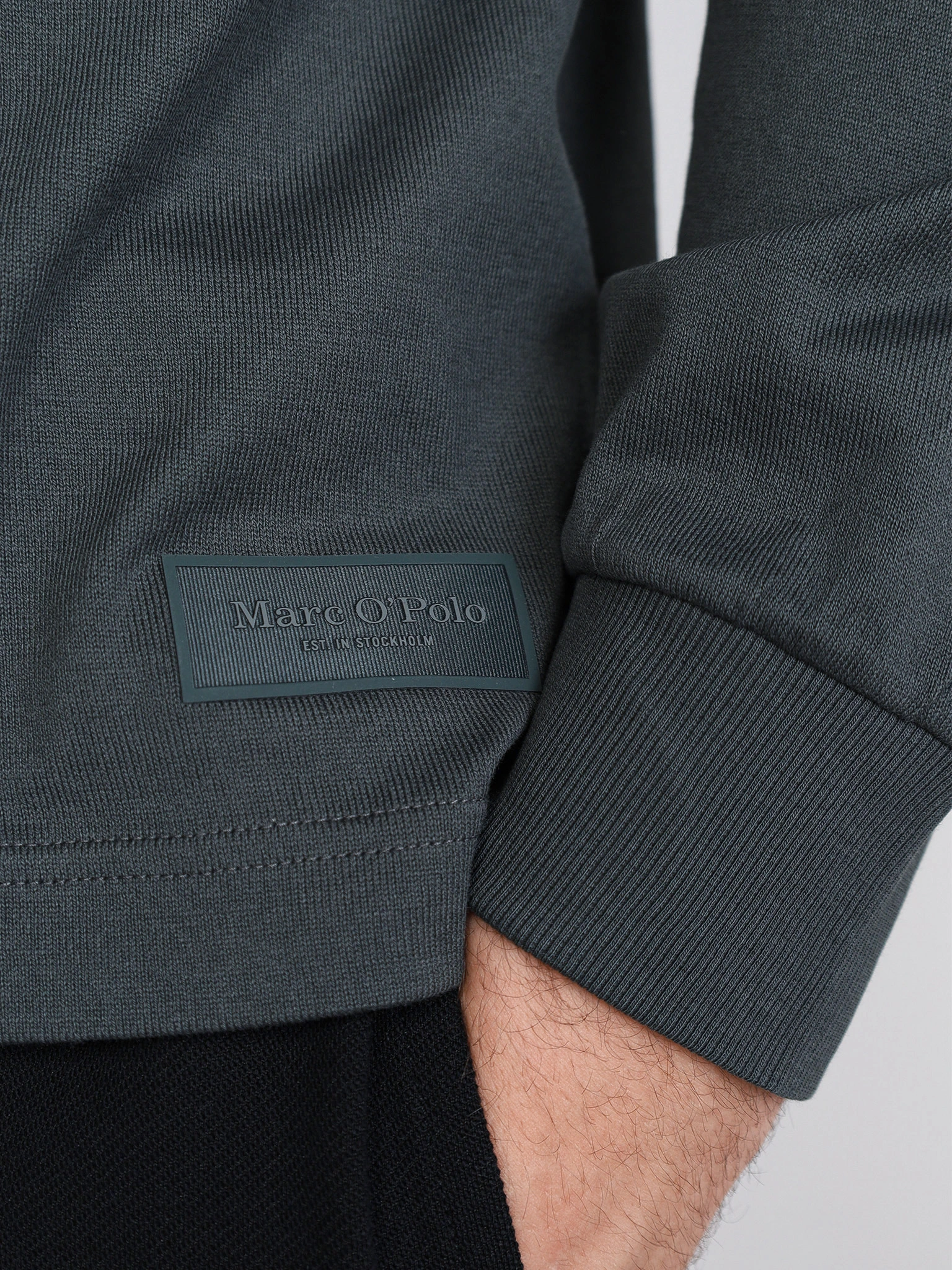 Футболка зеленого цвета из хлопка с длинным рукавом